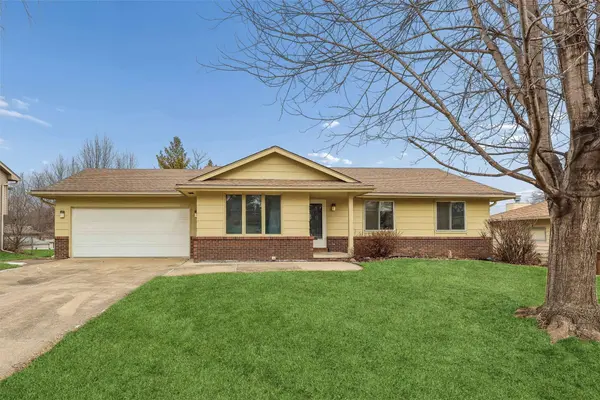 9601 Dennis Drive, Urbandale, IA 50322