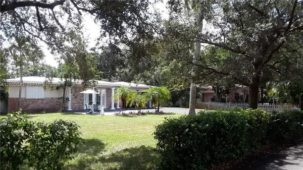 4020 SW 2nd St, Plantation, FL 33317