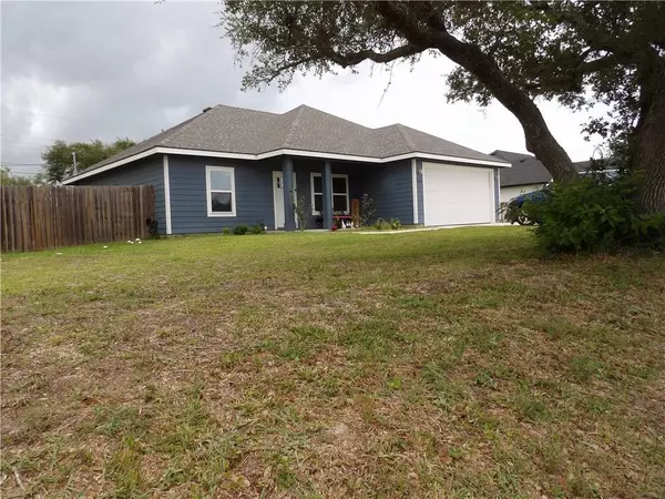 930 Redwood AVE, Rockport, TX 78382