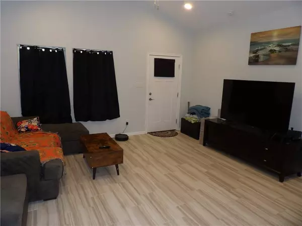 930 Redwood AVE, Rockport, TX 78382