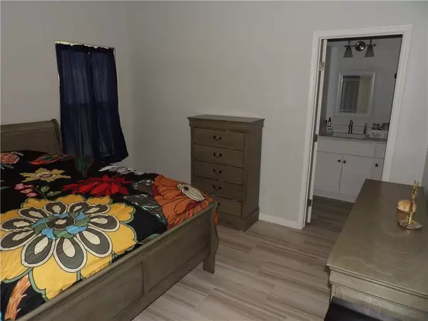 930 Redwood AVE, Rockport, TX 78382