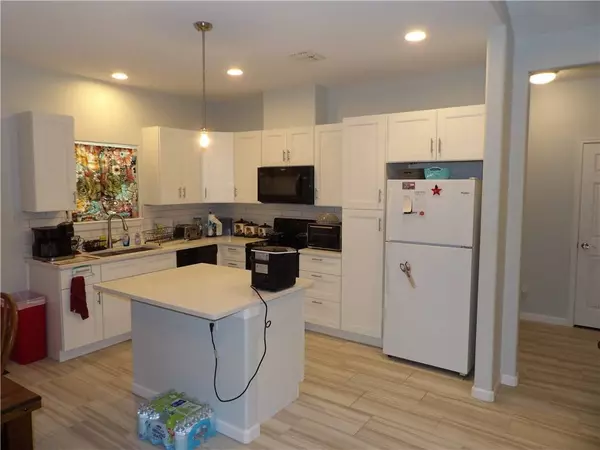 930 Redwood AVE, Rockport, TX 78382