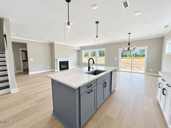 302 Barrow Mdws DR, Zebulon, NC 27597