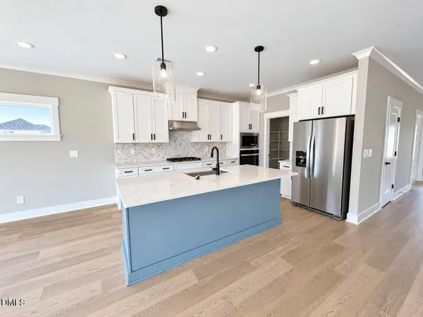 302 Barrow Mdws DR, Zebulon, NC 27597