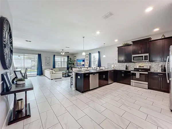 9048 SAND TRAP DR, Davenport, FL 33896
