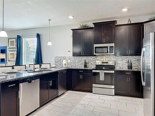 9048 SAND TRAP DR, Davenport, FL 33896