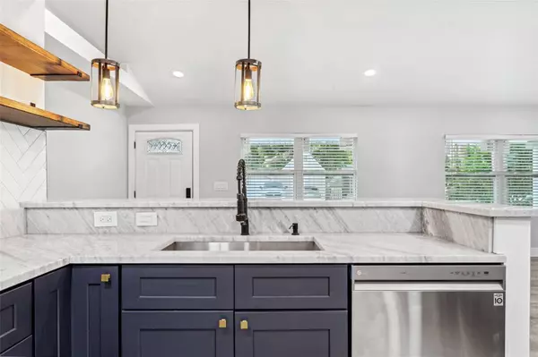 8038 27TH AVE N, St Petersburg, FL 33710