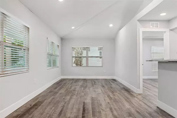 8038 27TH AVE N, St Petersburg, FL 33710