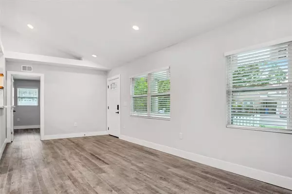 8038 27TH AVE N, St Petersburg, FL 33710