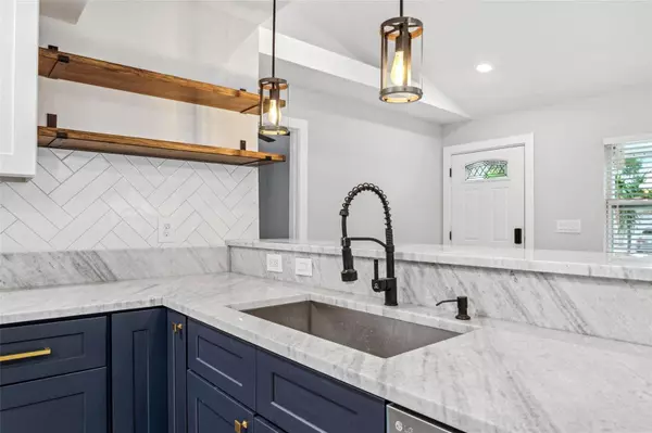 8038 27TH AVE N, St Petersburg, FL 33710