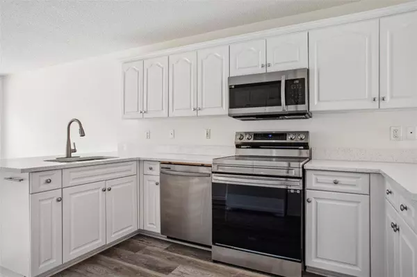 1714 S PEBBLE BEACH BLVD, Sun City Center, FL 33573