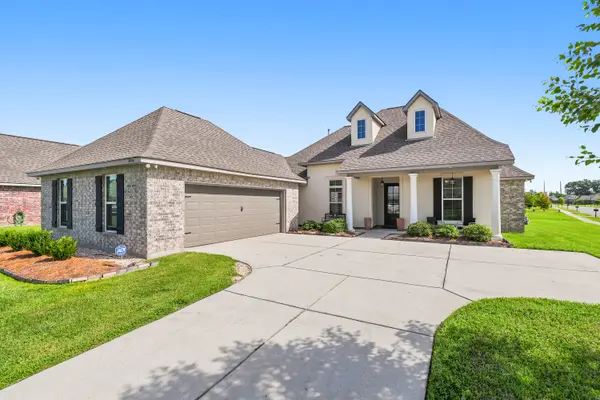 3846 Sandbar Dr, Addis, LA 70710-3120