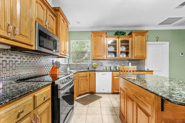 1243 Roseway Blvd, Zachary, LA 70791-7336