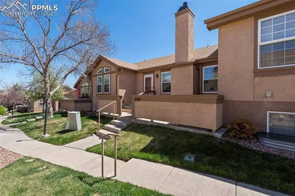 6151 Pine Hill DR, Colorado Springs, CO 80918