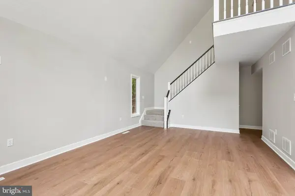 576 MANOR RD, Front Royal, VA 22630
