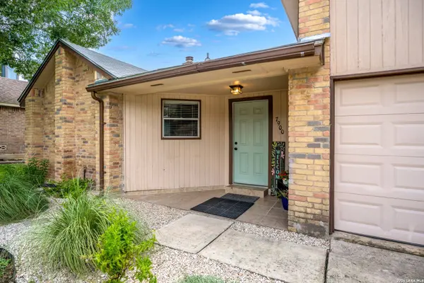 7900 FOREST XING, Live Oak, TX 78233