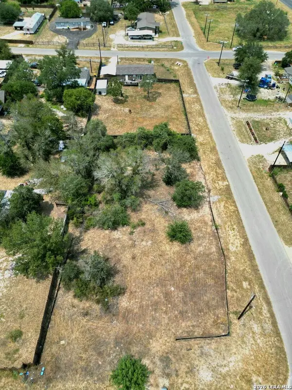 100 Villa Ridge, Poteet, TX 78065