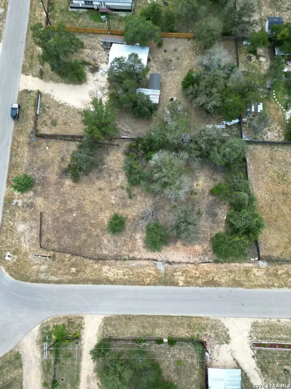 100 Villa Ridge, Poteet, TX 78065
