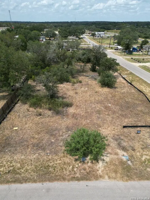 100 Villa Ridge, Poteet, TX 78065