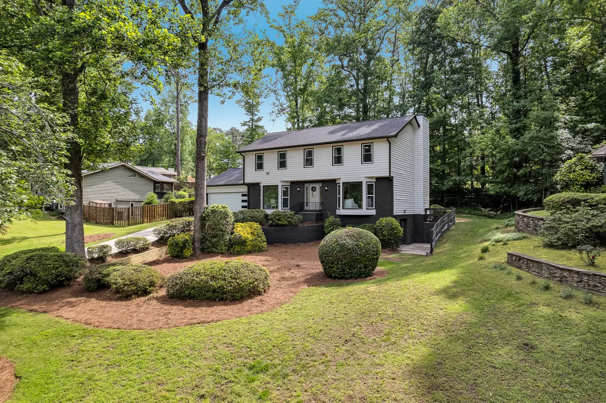 529 Greystone Trl NE, Marietta, GA 30068-3238