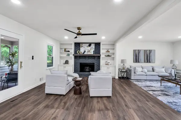 529 Greystone Trl NE, Marietta, GA 30068-3238