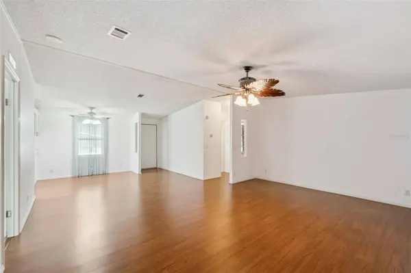 42 MAPLEHURST AVE, Debary, FL 32713