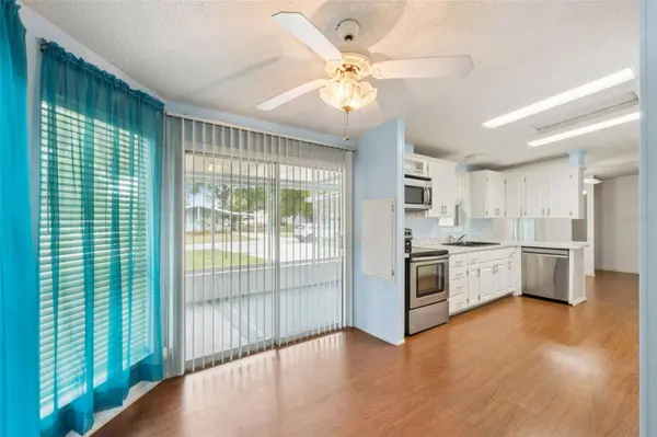 42 MAPLEHURST AVE, Debary, FL 32713