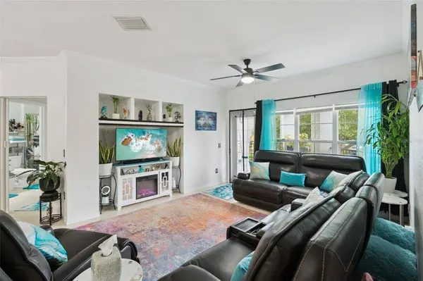 3561 CONROY RD #221, Orlando, FL 32839