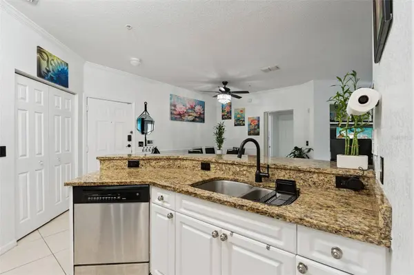 3561 CONROY RD #221, Orlando, FL 32839