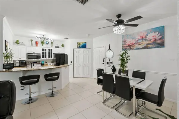 3561 CONROY RD #221, Orlando, FL 32839