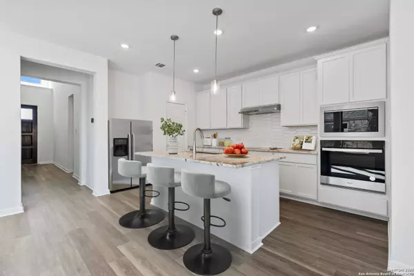 128 Heidi Hill, Castroville, TX 78009