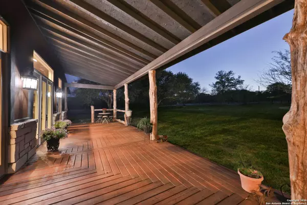 1523 Meadow Glen, Adkins, TX 78101