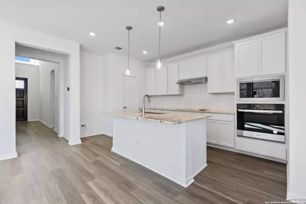 128 Heidi Hill, Castroville, TX 78009