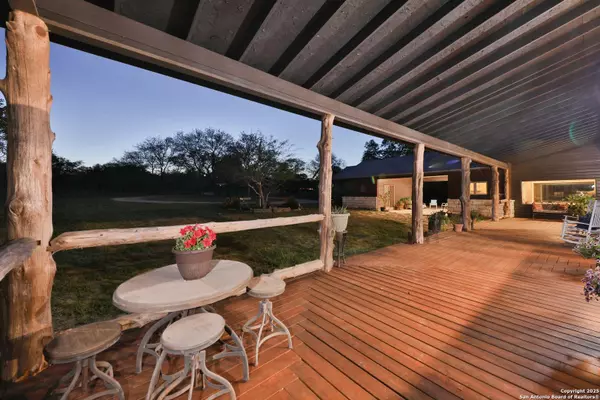 1523 Meadow Glen, Adkins, TX 78101