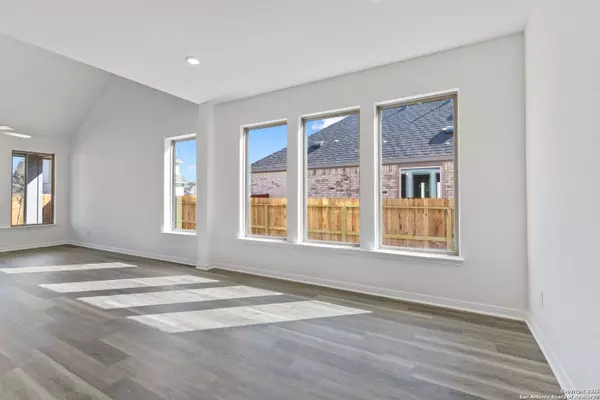 128 Heidi Hill, Castroville, TX 78009