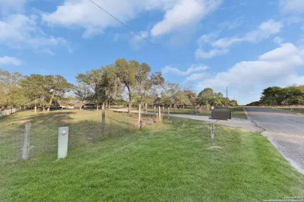 1523 Meadow Glen, Adkins, TX 78101