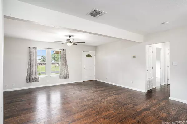 305 Kneupper, Converse, TX 78109