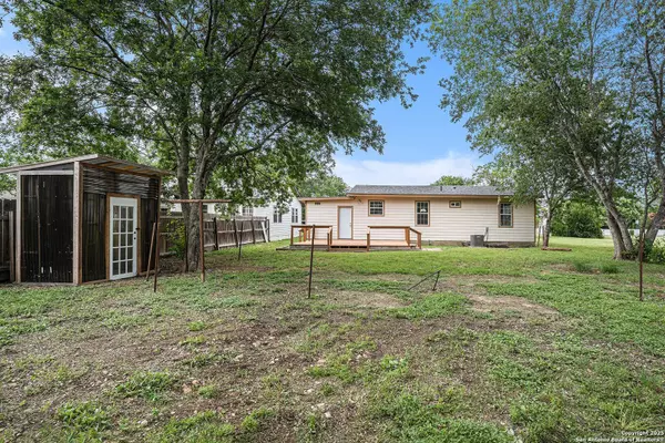 305 Kneupper, Converse, TX 78109