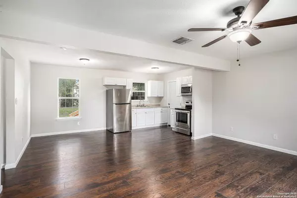 305 Kneupper, Converse, TX 78109