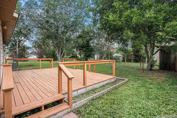 305 Kneupper, Converse, TX 78109