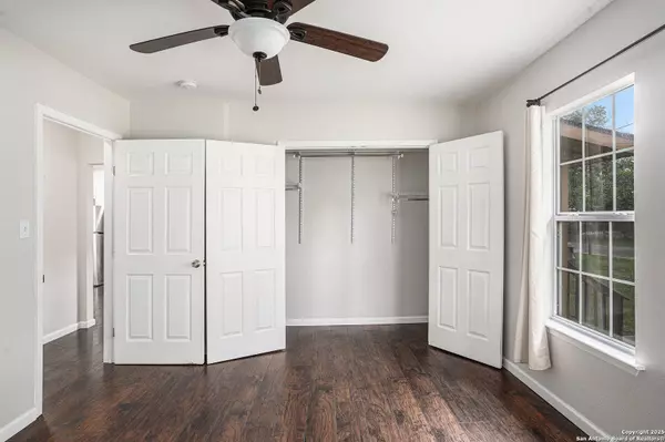 305 Kneupper, Converse, TX 78109