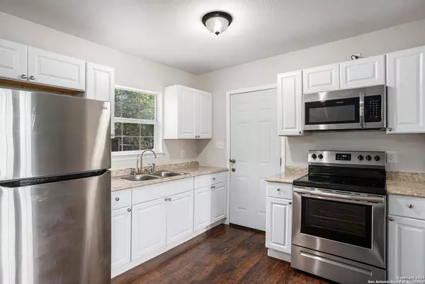 305 Kneupper, Converse, TX 78109