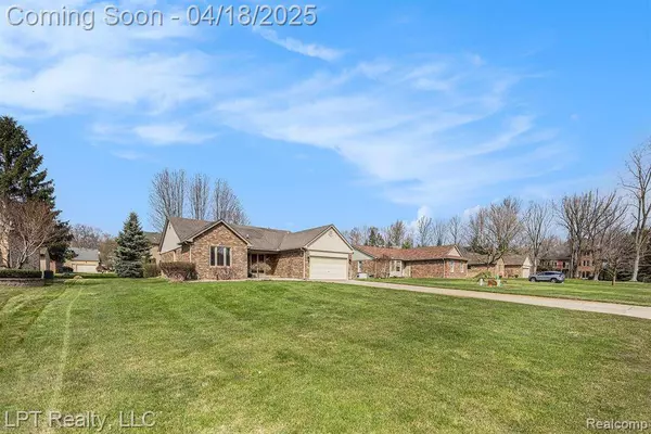 61867 WOODFIELD Way, Washington Twp, MI 48094