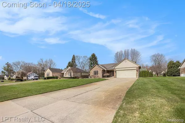 61867 WOODFIELD Way, Washington Twp, MI 48094