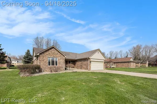 61867 WOODFIELD Way, Washington Twp, MI 48094