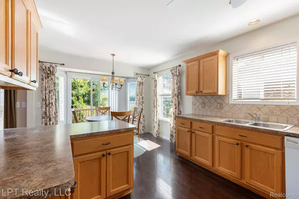 45550 Rathmore DR E, Macomb, MI 48044