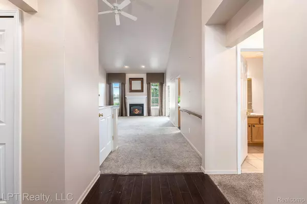 45550 Rathmore DR E, Macomb, MI 48044