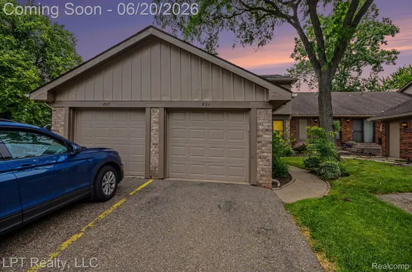 829 Langdon CT, Rochester Hills, MI 48307