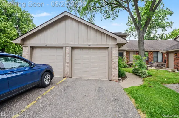 829 Langdon CT, Rochester Hills, MI 48307