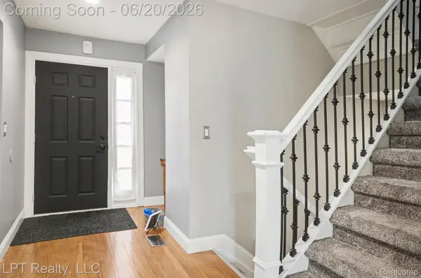 829 Langdon CT, Rochester Hills, MI 48307